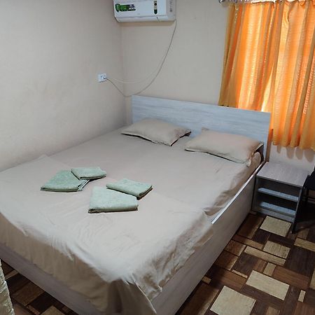 Family Guest House - Friends-J Нукус Екстериор снимка
