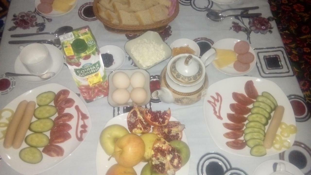 Family Guest House - Friends-J Нукус Екстериор снимка