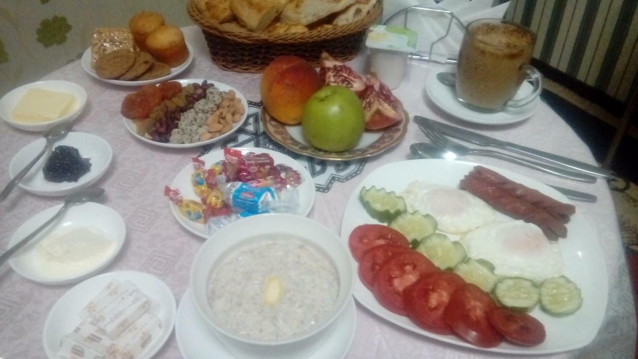 Family Guest House - Friends-J Нукус Екстериор снимка
